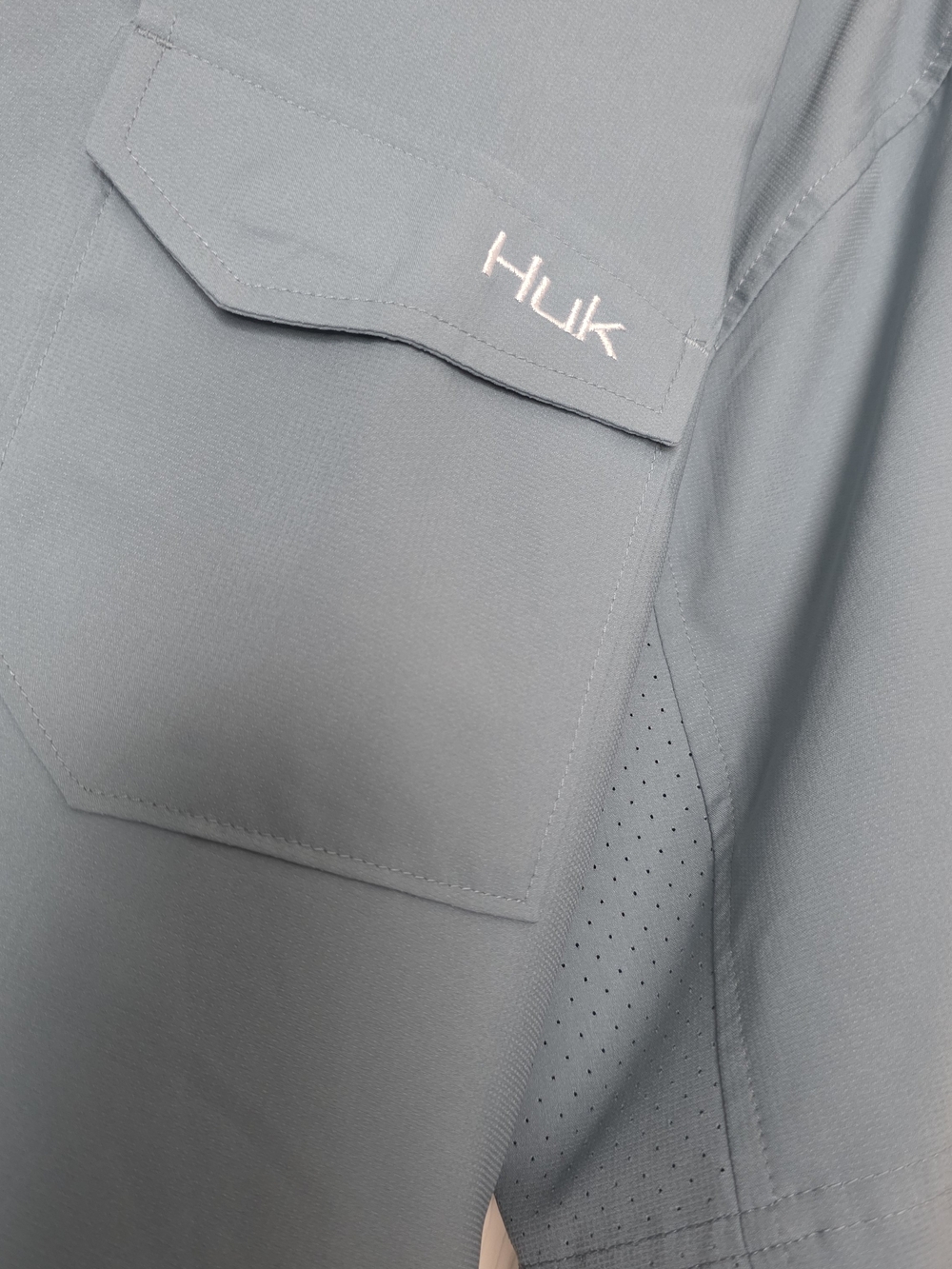 Huk Men's Light Blue Short Sleeve Fishing Shirt - Picture 4 of 6